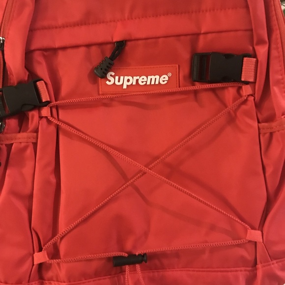 RED BACKPACK 🎒 🔥 - Picture 2 of 3